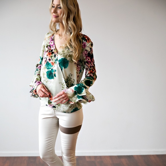 🌷As Seen In Macy’s 🌷AliMadi Green Faux Wrap Top - Picture 2 of 3